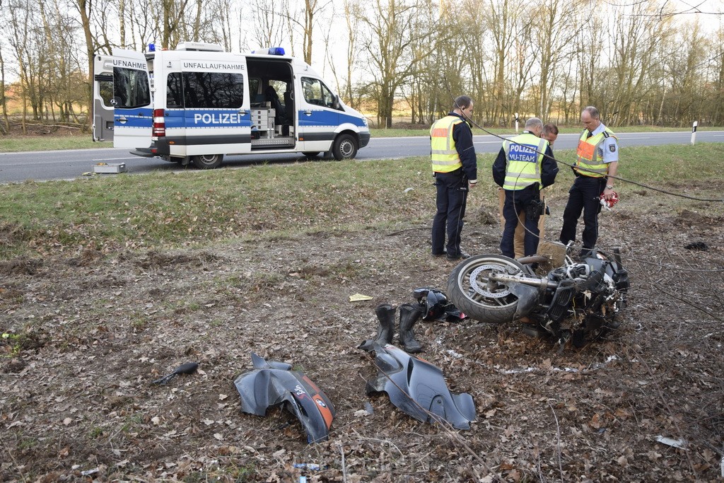 Schwerer VU Krad Fahrrad Koeln Porz Alte Koelnerstr P223.JPG - Miklos Laubert